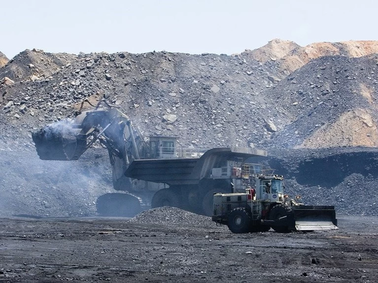 Dầu thô quay đầu suy yếu, kim loại cơ bản hút dòng vốn