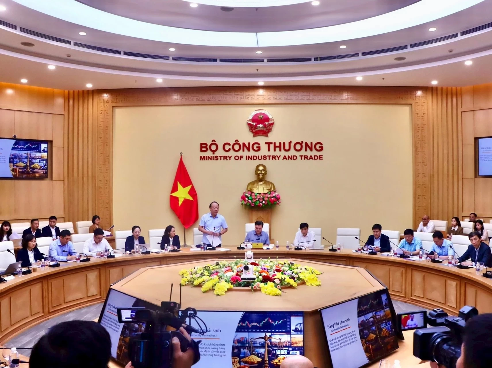 Hoàn thiện khung pháp lý cho thị trường hàng hóa phái sinh