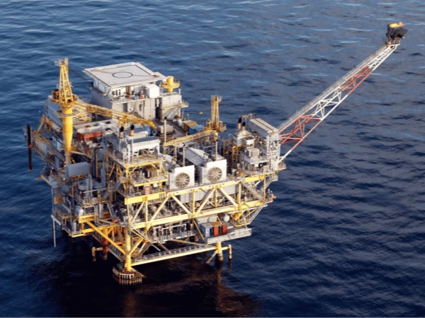 Trung Đông căng thẳng, giá dầu thô chạm đỉnh 8 tháng